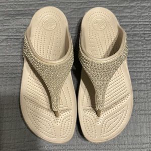 Crocs ladies size 10 flip flop wedge sandal with silver studded detail